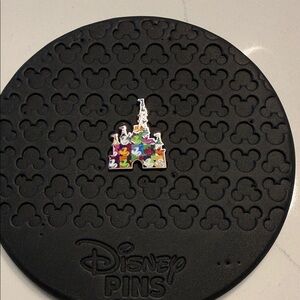 WDW HIDDEN MICKEY WAVE B CASTLE PIN